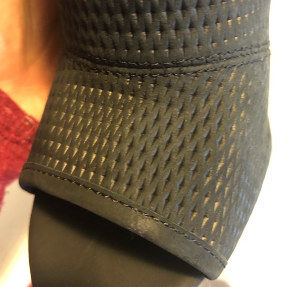 Aldo size 9 black open toe boot with chunky heel - Picture 7 of 8